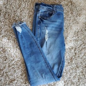 Maurices distressed jeans size 3/4 R